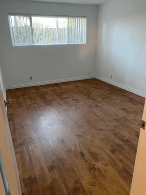 Los Angeles apartment for rent - A room with wooden flooring and a window with blinds.