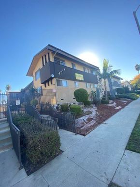 Los Angeles apartment for rent - A building with the number 6013 on it.