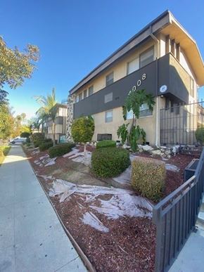 Los Angeles apartment for rent - A building with the number 808 on it.