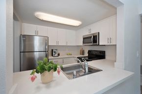 Sacramento apartment for rent - Cozy Kitchen at Rush River Apartments, Sacramento, CA