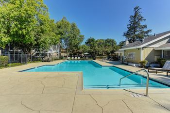 Pinecrest swimming pool area at the shallow area with steps to get in