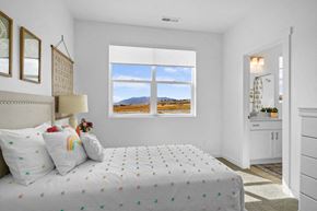 Lehi townhouse for rent - a bedroom with a bed and a window