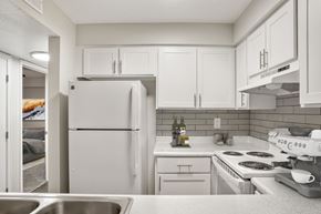 Aurora apartment for rent - Fully Equipped Kitchen at Horizon East Apartments