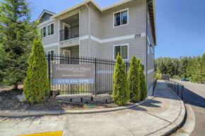 Puyallup apartment for rent - Huntington Place entrance & sign