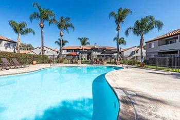 Invigorating swimming pool