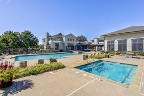 Frisco apartment for rent - Sparkling swimming pool with a jacuzzi spa at Cypress Lake at Stonebriar Apartments, Frisco 75034