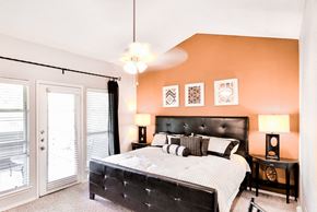 Irving apartment for rent - Vaulted Ceilings in Master bedroom at Winsted at Valley Ranch, Irving, TX