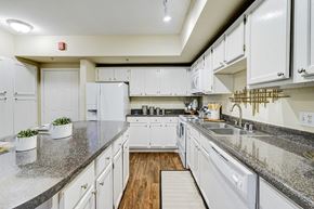 Dallas apartment for rent - Spacious kitchen with stainless steel sink  at Villas at Katy Trail Apartments, Texas, 75201