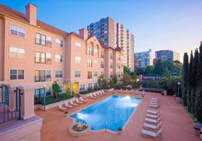 Dallas apartment for rent - Exterior of apartment with pool view at Villas at Katy Trail Apartments, Dallas, Texas