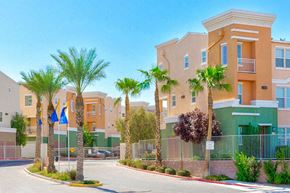 Henderson townhouse for rent - Fenced drive way at Croix Townhomes, Henderson
