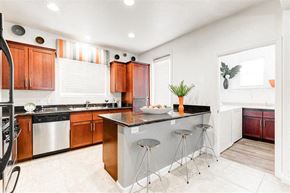 Henderson townhouse for rent - Stainless steel kitchen appliances and wood cabinets in kitchen at Croix Townhomes, Henderson, 89014