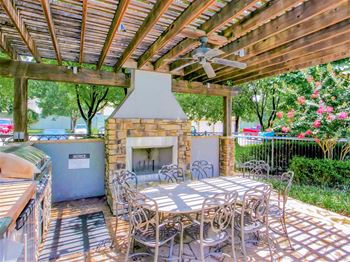 Outdoor kitchen / barbecue area