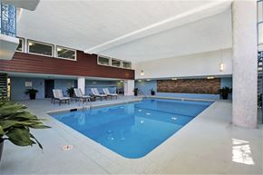 Los Angeles apartment for rent - the lobby of a hotel with a swimming pool
