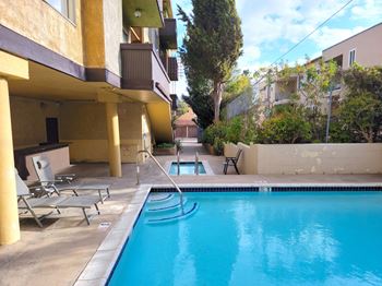 Invigorating swimming pool