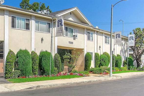 Los Angeles apartment for rent - A building with the letter R on it.