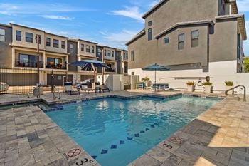 Relaxing pool & spa