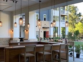 Suffolk apartment for rent - Outdoor bar seating area behind the clubhouse