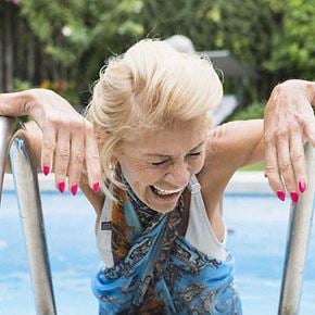 Suffolk apartment for rent - Woman enjoys an outdoor pool