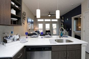 White-quartz-counter