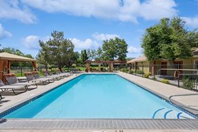 Reno apartment for rent - resort style pool at Vizcaya Hilltop Apartments