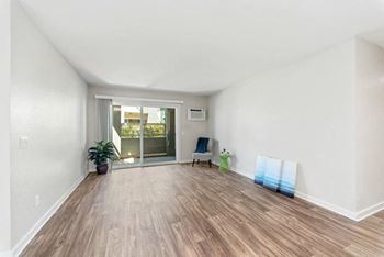 Hardwood floors at pointe luxe apartment homes, san diego