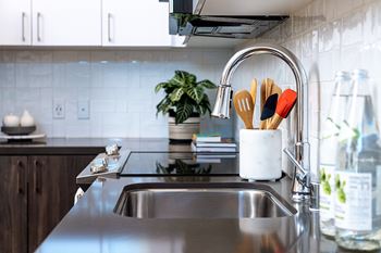 Polished quartz countertops