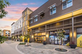 Onsite retail with unique eateries and shopping right at your doorstep