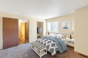 Reno apartment for rent - a bedroom with a bed and a closet