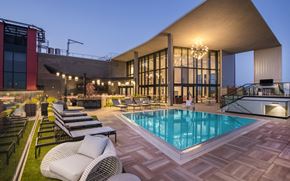 San Diego apartment for rent - resort style pool at Shift