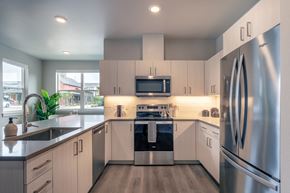 Hillsboro apartment for rent - Kitchen Views at Zera at Reed Crossing