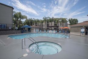 Elk Grove apartment for rent - Hot Tub And Swimming Pool at Bella Vista Apartments