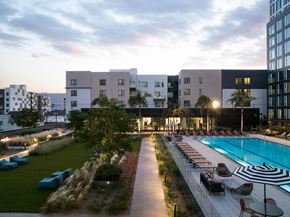 Oakland apartment for rent - Vespr - Pool Deck