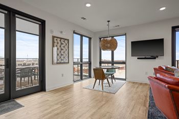 Large windows / natural light