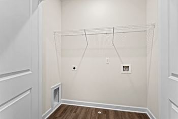 Washer & dryer hookups