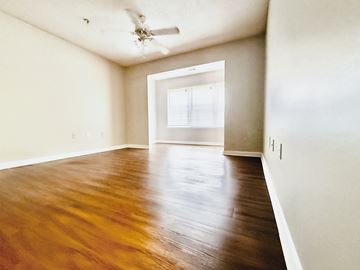 Beaufort apartment for rent - A room with wooden flooring and a ceiling fan.