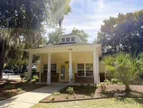 Beaufort apartment for rent - A small white building with a porch and a sign that reads 827.
