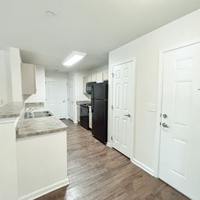 Greenville apartment for rent - Brookside Gardens kitchen with black appliances, brown floors and granite countertops