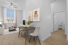 Tulsa townhouse for rent - Dining room with table at 36N Apartments, Tulsa, 74106