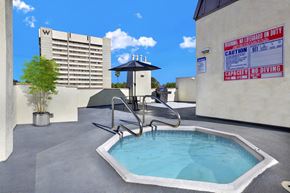 Los Angeles apartment for rent - Rooftop Spa Area