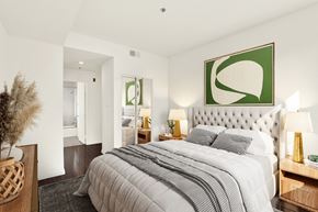 Los Angeles apartment for rent - A bedroom with a large bed and a green abstract painting above it at Peach Tree Court, California