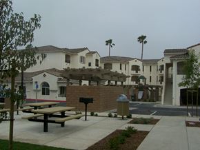 Oceanside apartment for rent - La Mision Village Picnic Area