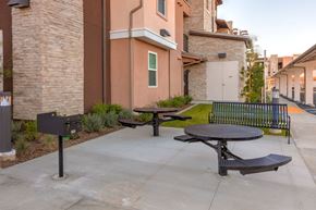 Yorba Linda apartment for rent - Oakcrest Heights BBQ and Picnic Area
