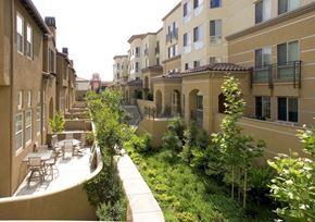 San Diego apartment for rent - Vista Terraza Green Space and Walkway