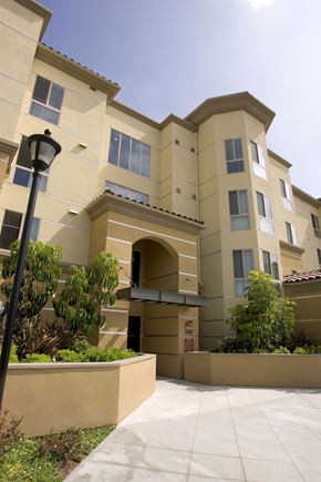 San Diego apartment for rent - Vista Terraza Walkway
