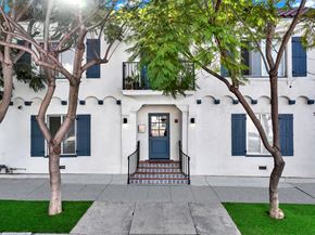 Los Angeles apartment for rent - Entrance Walkway at Barton Apartments, Los Angeles, CA