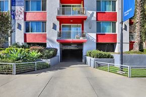Los Angeles apartment for rent - Exterior Landscape at Chateau La Fayette, California, 90057