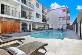 Los Angeles apartment for rent - Pool With Relaxing Chairs at Chateau La Fayette, Los Angeles