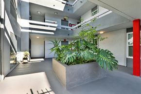 Los Angeles apartment for rent - Large Courtyard at City Park View, California, 90057