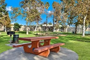 Los Angeles apartment for rent - Picnic table sits in park at Hobart Apartments, Los Angeles