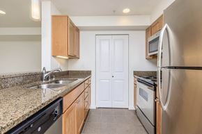 Redmond apartment for rent - Kitchen with granite counter tops and stainless steel appliances at Delano, Redmond